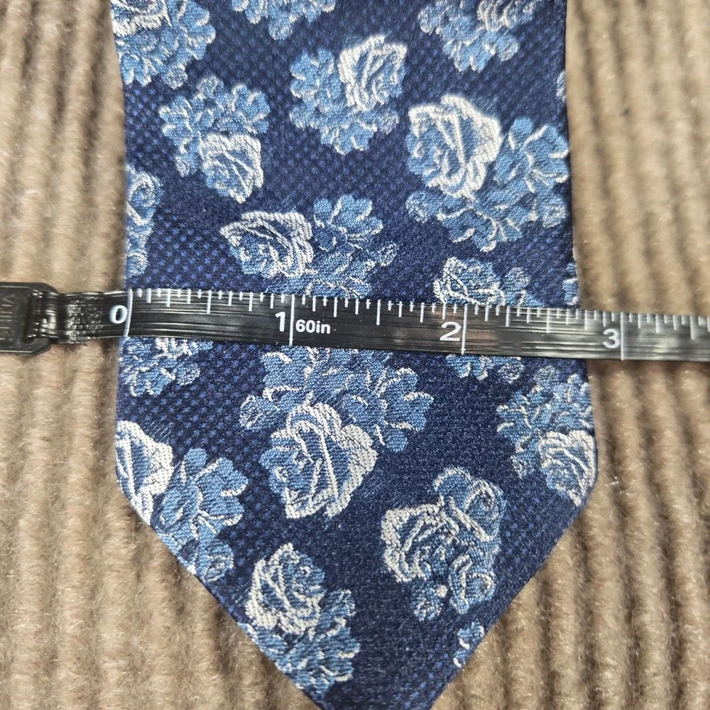 Michael Strahan Mens Navy Blue Floral Rose Jacqluard Slim Necktie